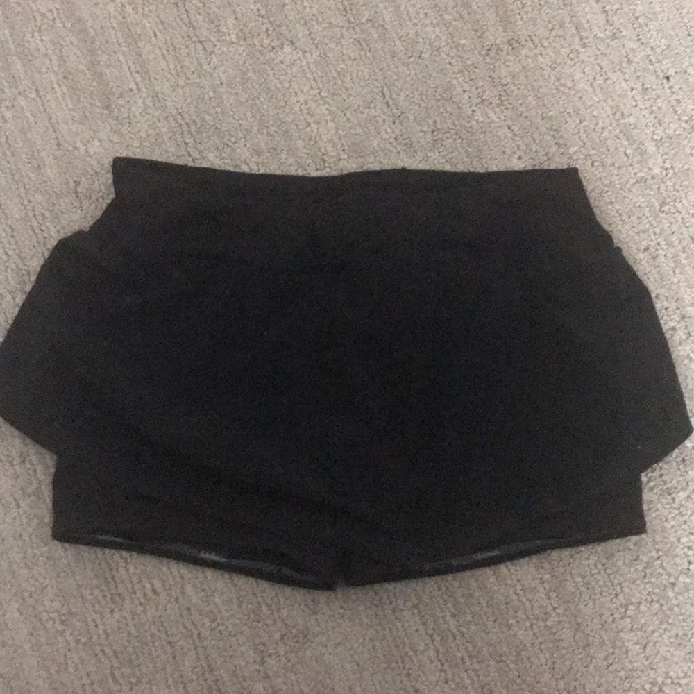 Lululemon running short size 4 black